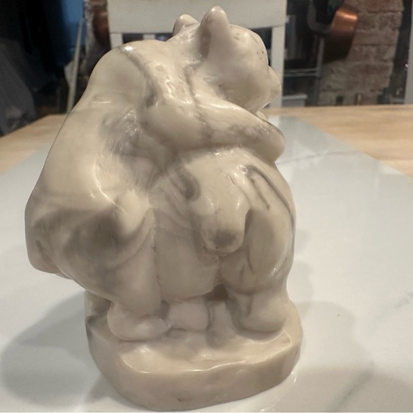 Two White Polar Bear Cubs Carved Pearlite Marblecraft Made in Canada - Picture 3 of 11